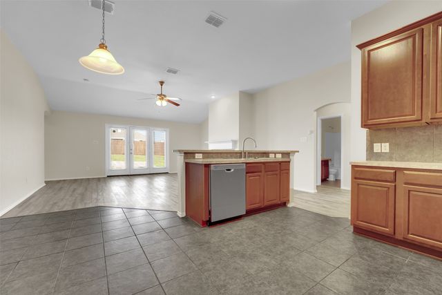 305 Woodridge Drive, Oak Point, TX 75068