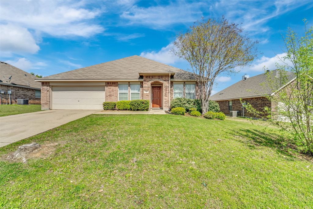 305 Woodridge Drive, Oak Point, TX 75068