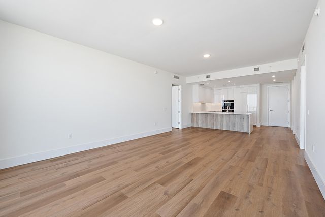 220 Lake Shore Drive N-1521, Lake Park, FL 33403