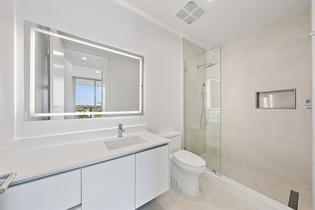 220 Lake Shore Drive N-1521, Lake Park, FL 33403