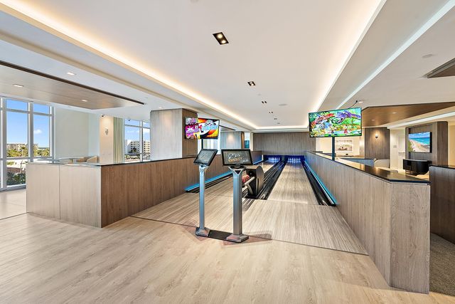 220 Lake Shore Drive N-1521, Lake Park, FL 33403