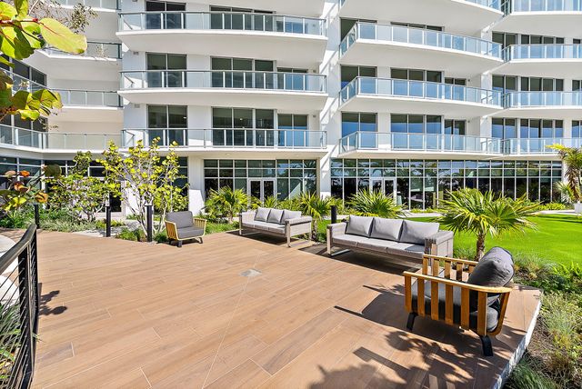 220 Lake Shore Drive N-1521, Lake Park, FL 33403