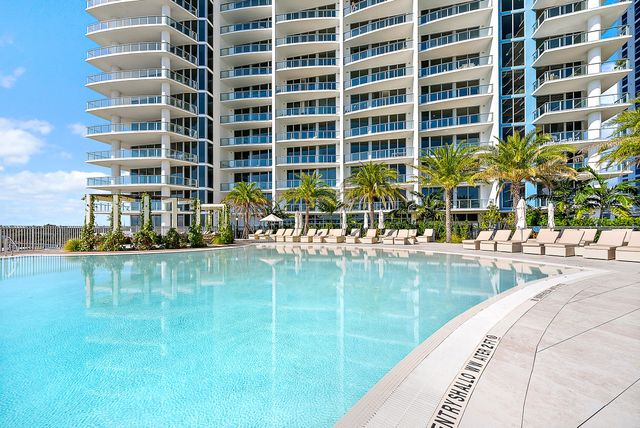 220 Lake Shore Drive N-1521, Lake Park, FL 33403