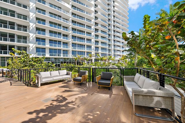 220 Lake Shore Drive N-1521, Lake Park, FL 33403