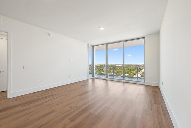 220 Lake Shore Drive N-1521, Lake Park, FL 33403