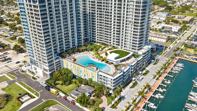 220 Lake Shore Drive N-1521, Lake Park, FL 33403