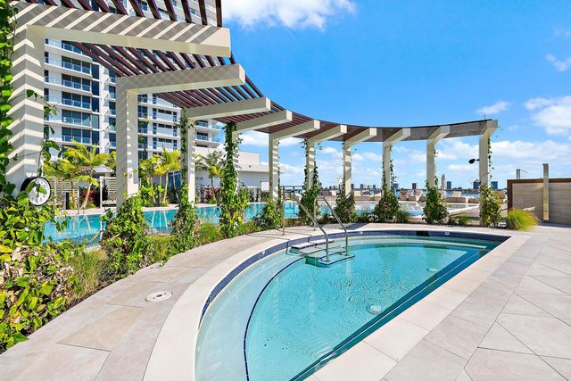 220 Lake Shore Drive N-1521, Lake Park, FL 33403