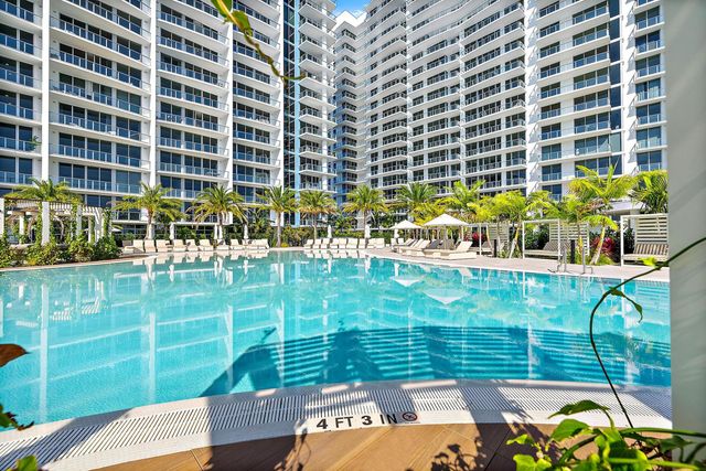 220 Lake Shore Drive N-1521, Lake Park, FL 33403