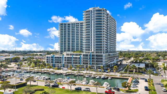 220 Lake Shore Drive N-1521, Lake Park, FL 33403