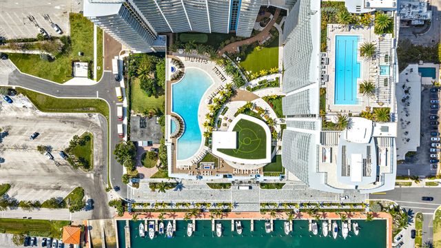 220 Lake Shore Drive N-1521, Lake Park, FL 33403