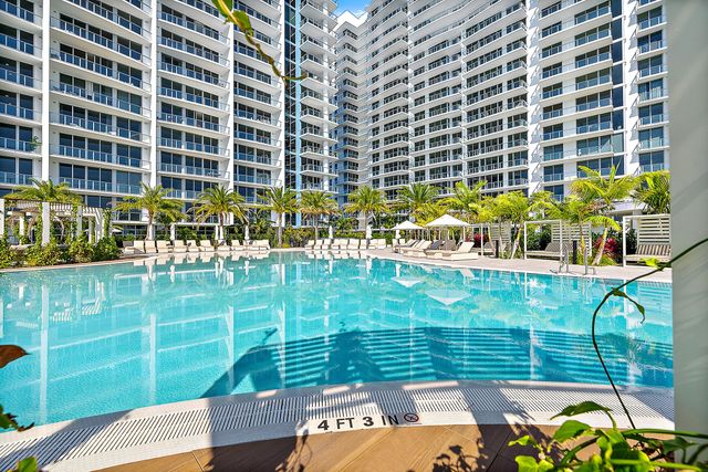 220 Lake Shore Drive N-1521, Lake Park, FL 33403