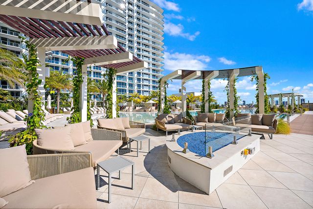 220 Lake Shore Drive N-1521, Lake Park, FL 33403