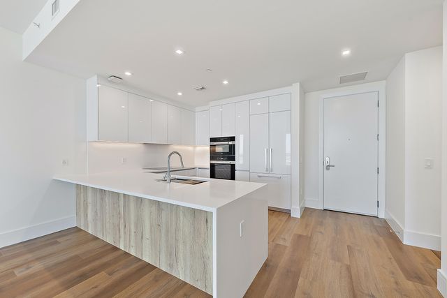 220 Lake Shore Drive N-1521, Lake Park, FL 33403