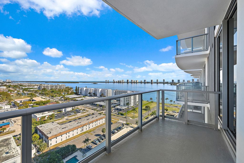 220 Lake Shore Drive N-1521, Lake Park, FL 33403