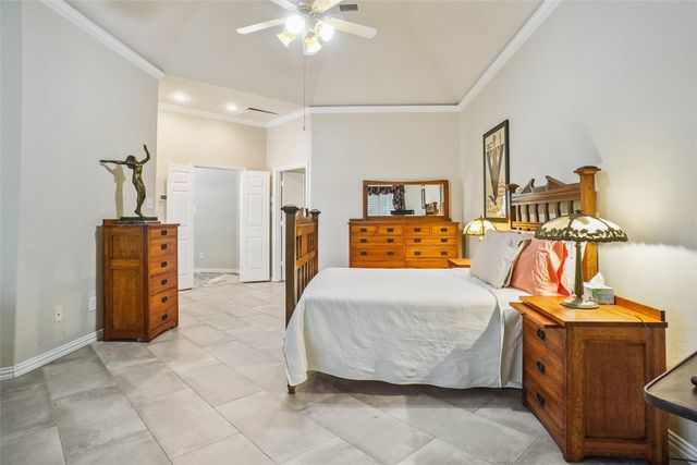 1100 Cogburn Court, Shady Shores, TX 76208
