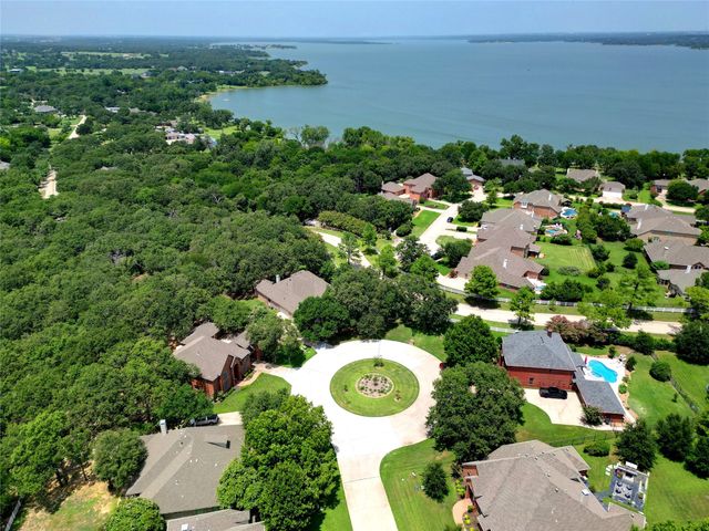 1100 Cogburn Court, Shady Shores, TX 76208