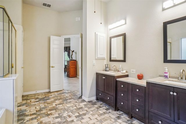 1100 Cogburn Court, Shady Shores, TX 76208