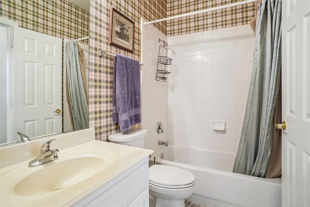 1100 Cogburn Court, Shady Shores, TX 76208