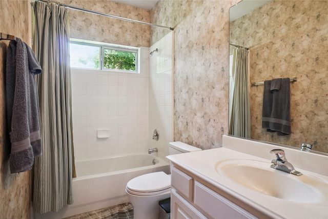 1100 Cogburn Court, Shady Shores, TX 76208