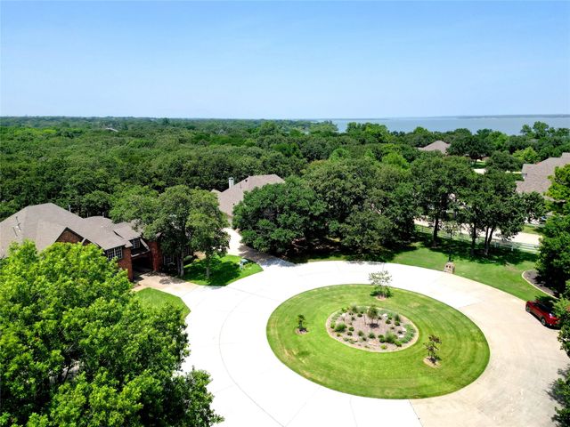 1100 Cogburn Court, Shady Shores, TX 76208