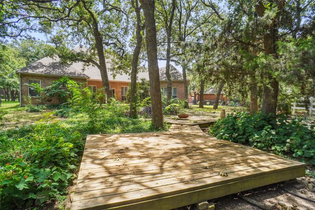 1100 Cogburn Court, Shady Shores, TX 76208
