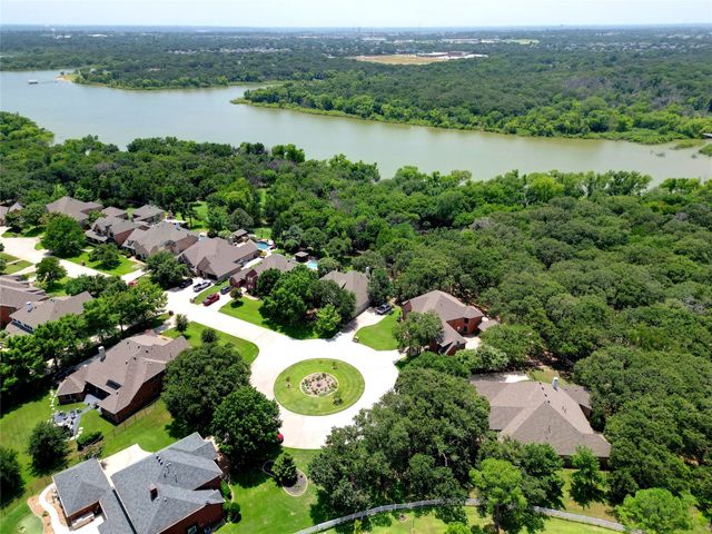 1100 Cogburn Court, Shady Shores, TX 76208