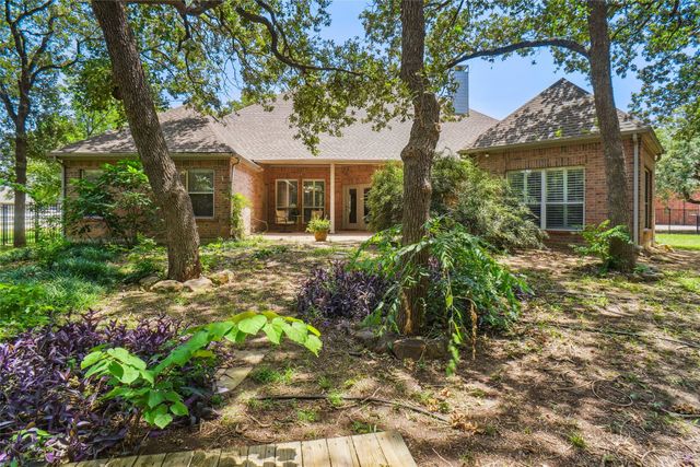 1100 Cogburn Court, Shady Shores, TX 76208