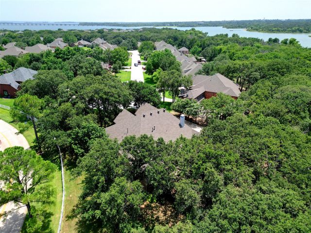 1100 Cogburn Court, Shady Shores, TX 76208