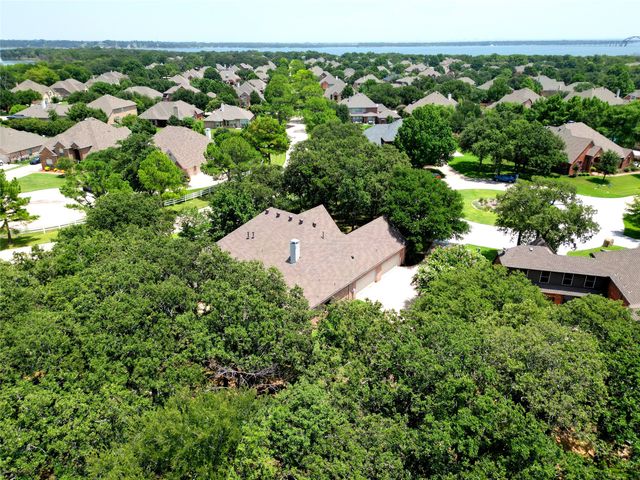 1100 Cogburn Court, Shady Shores, TX 76208