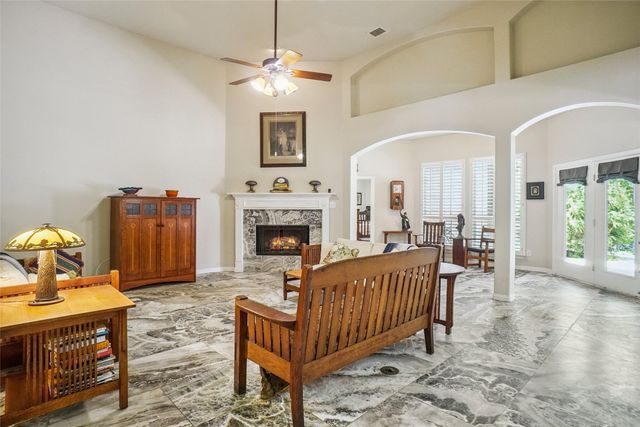 1100 Cogburn Court, Shady Shores, TX 76208