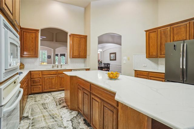 1100 Cogburn Court, Shady Shores, TX 76208