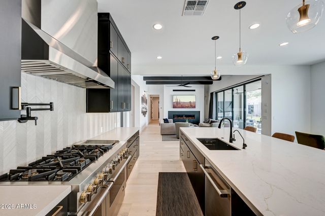 33930 N BORGATA Trail, San Tan Valley, AZ 85144