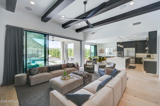 33930 N BORGATA Trail, San Tan Valley, AZ 85144