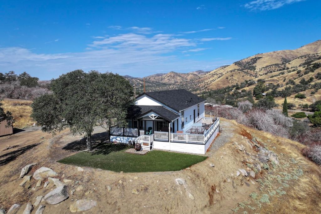 Image 1 of property listing at 32279 E Trimmer Springs Road, Sanger, CA 93657