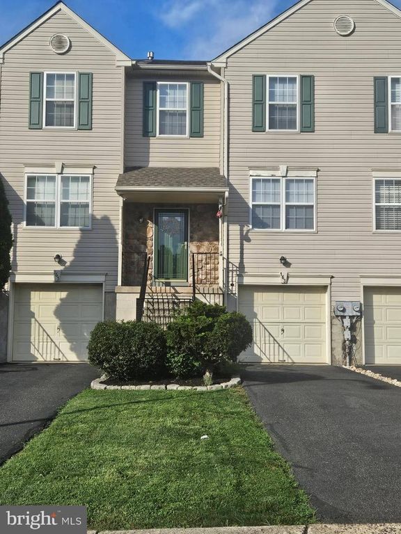 163 STRAWBERRY LN, PERKASIE, PA 18944 — exterior