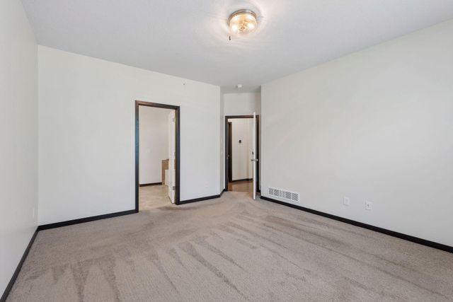 8652 Lake Riley Drive, Chanhassen, MN 55317