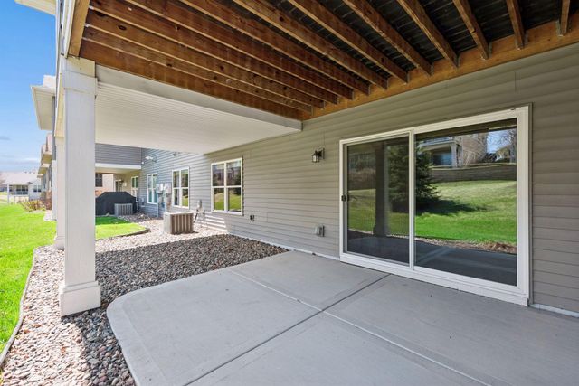 8652 Lake Riley Drive, Chanhassen, MN 55317