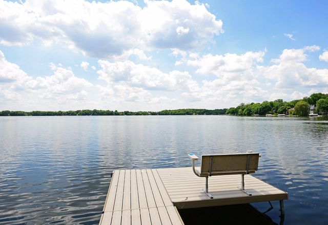 8652 Lake Riley Drive, Chanhassen, MN 55317