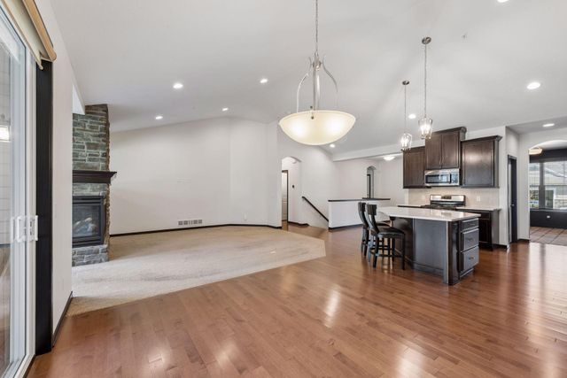 8652 Lake Riley Drive, Chanhassen, MN 55317