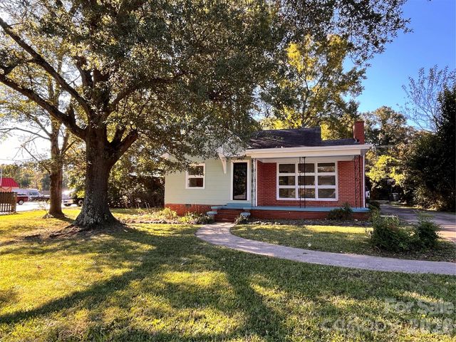 704 Mcadenville Road, Lowell, NC 28098