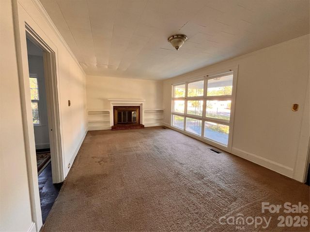 704 Mcadenville Road, Lowell, NC 28098