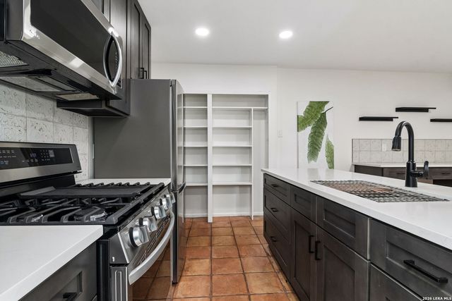 222 W CRAIG PL, San Antonio, TX 78212