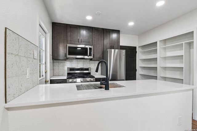 222 W CRAIG PL, San Antonio, TX 78212