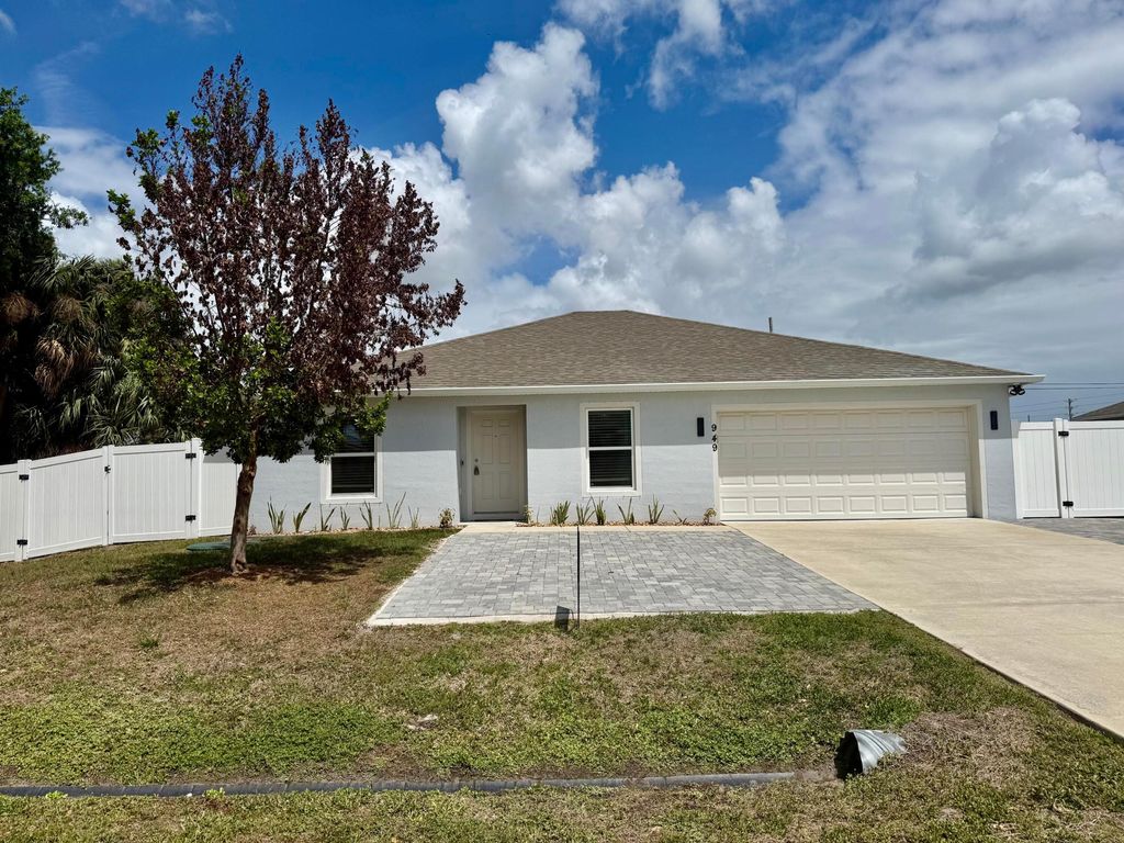949 SW Fisherman Avenue, Port St. Lucie, Port St Lucie, FL 34953