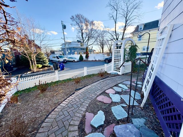 8 Fox Point, Boston, MA 02125