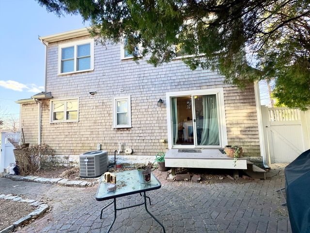 8 Fox Point, Boston, MA 02125