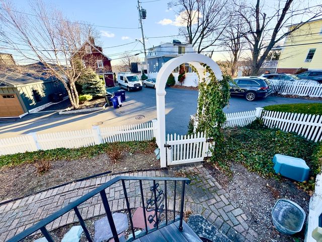 8 Fox Point, Boston, MA 02125