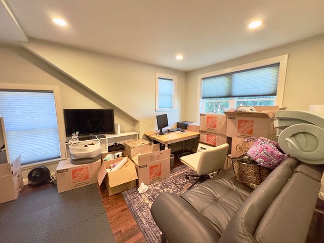 8 Fox Point, Boston, MA 02125