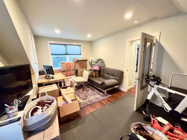 8 Fox Point, Boston, MA 02125