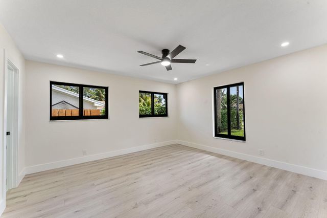 1820 17th Court N, Lake Worth Beach, FL 33460